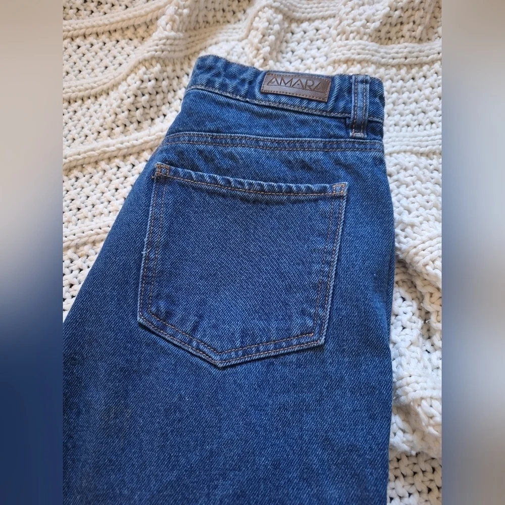 Amara Women's Blue Ankle Jeans Distressed NWOT!